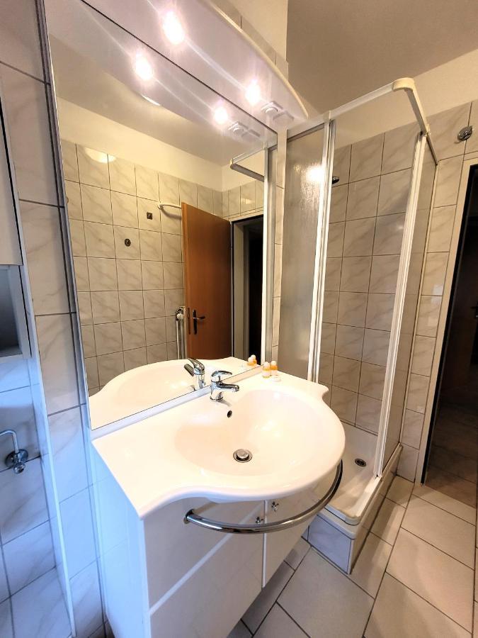 Apartment 21028
